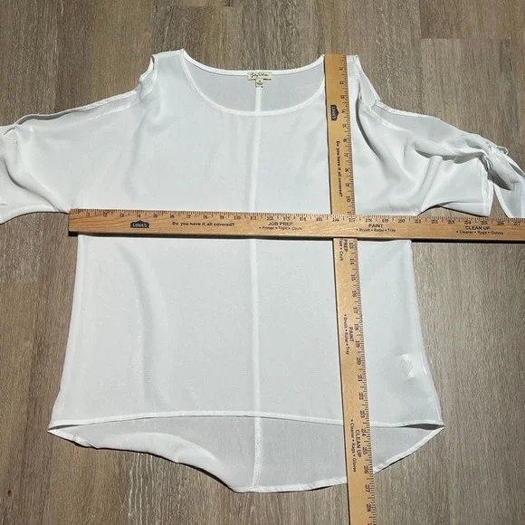 Lily White Cold Shoulder‎ Tie Sleeve Blouse Top White Size Medium BOHO EUC - Picture 3 of 6